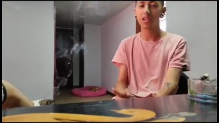 Un poco de MARIHUANA A CAMBIO de dejar que me LLENE DE SEMEN LA VAGINA  